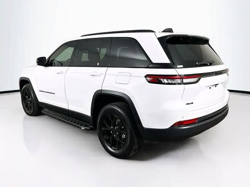 Used 2024 Jeep Grand Cherokee Altitude image 4