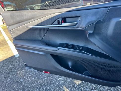 Used 2025 Toyota Camry SE w/ Convenience Package image 19