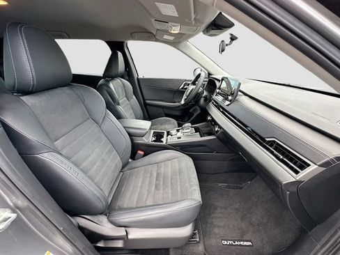 Used 2023 Mitsubishi Outlander SE FWD image 29