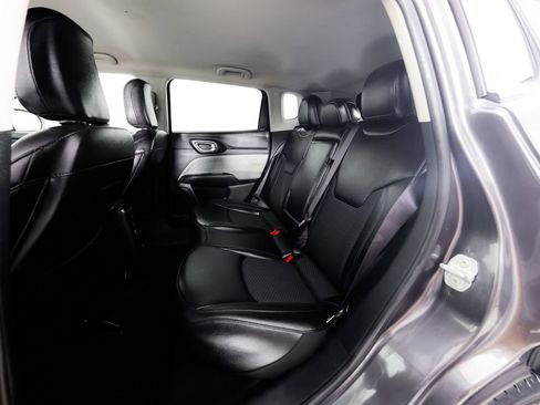 Used 2022 Jeep Compass Latitude image 17