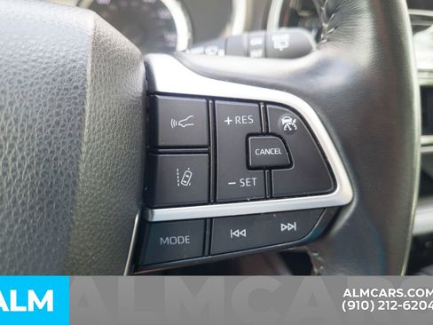 Used 2023 Toyota Highlander XLE AWD/4WD image 31