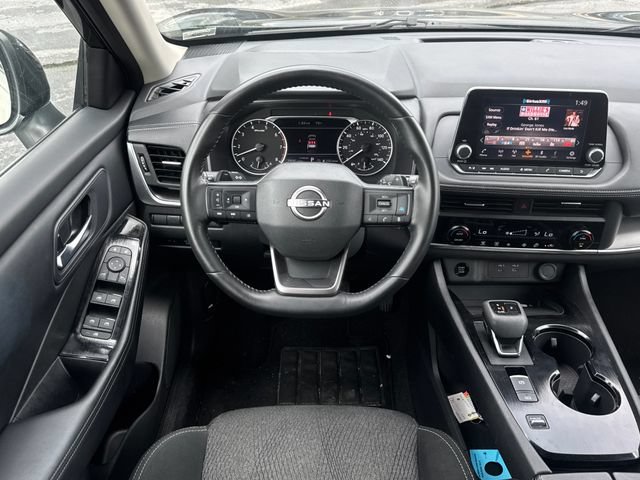 Used 2025 Nissan Rogue SV FWD image 18