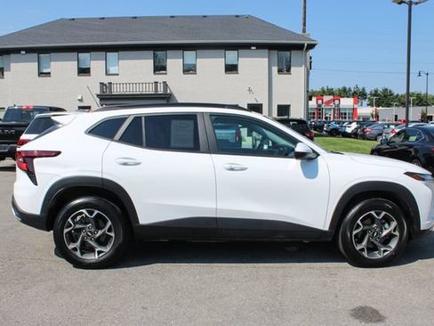 Used 2024 Chevrolet Trax LT w/ Driver Confidence Package FWD image 6