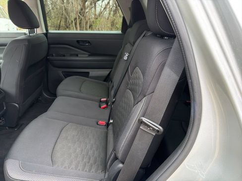 Used 2024 Nissan Pathfinder SV FWD image 17