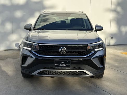 Used 2022 Volkswagen Taos SE image 3