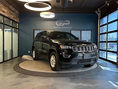 Used 2019 Jeep Grand Cherokee Laredo w/ Security & Convenience Group AWD/4WD image 1