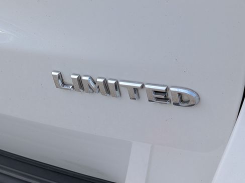 Used 2014 Jeep Grand Cherokee Limited w/ Luxury Group II AWD/4WD image 9