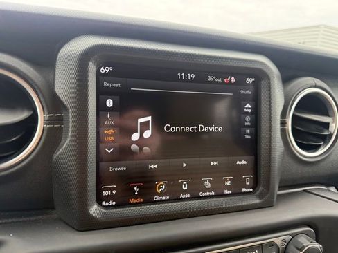 Used 2018 Jeep Wrangler Unlimited Sahara image 21