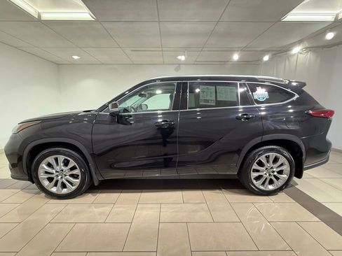 Used 2023 Toyota Highlander Limited image 2