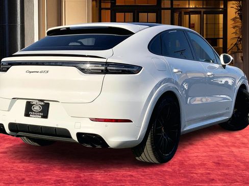 Used 2022 Porsche Cayenne GTS image 12