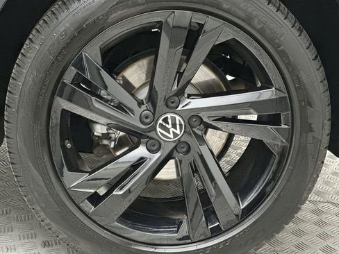 Used 2023 Volkswagen Tiguan SE R-Line image 11