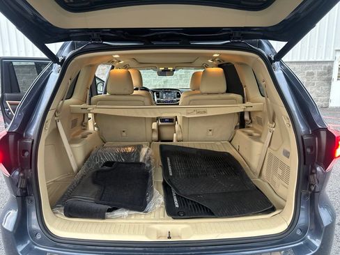 Used 2018 Toyota Highlander Limited Platinum AWD/4WD image 11
