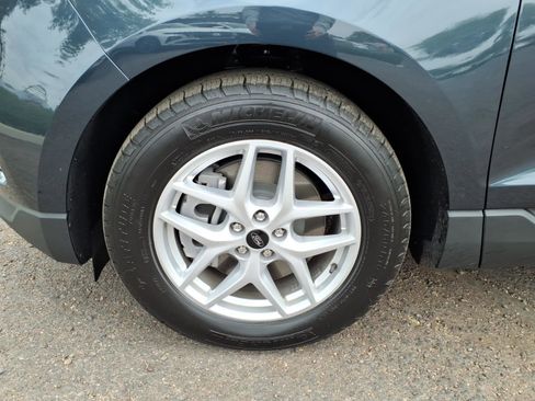 Used 2024 Ford Edge SEL w/ Convenience Package image 9