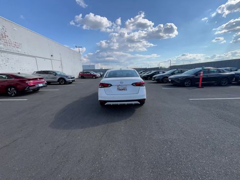 Used 2025 Nissan Versa SV FWD image 16