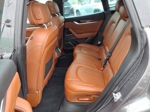 Used 2019 Maserati Levante GranLusso image 12