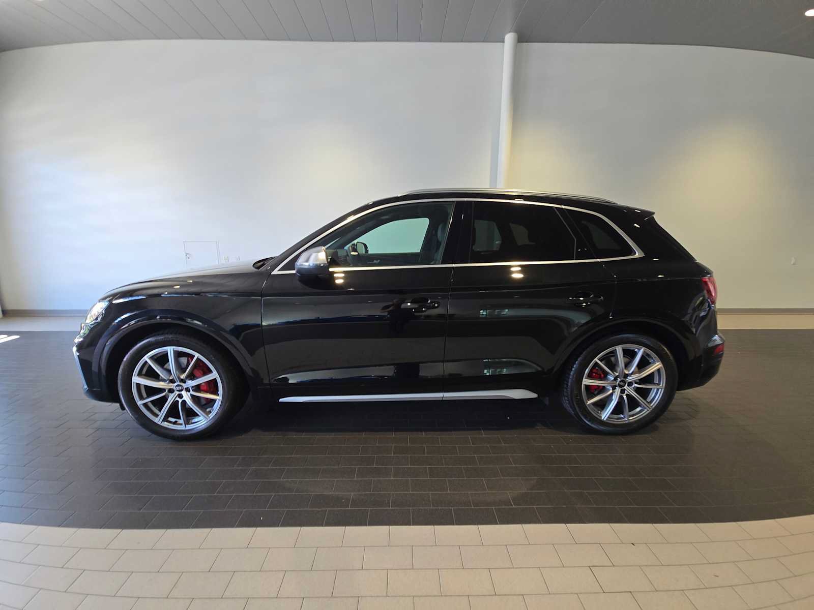 Used 2023 Audi SQ5 Premium Plus w/ Premium Plus Package AWD/4WD image 2