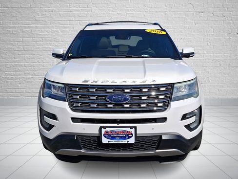 Used 2016 Ford Explorer Limited w/ Equipment Group 301A AWD/4WD image 2