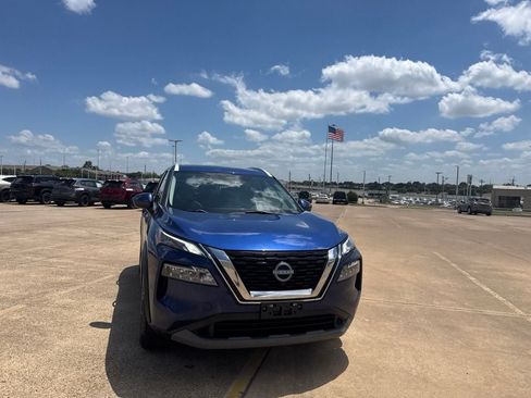 Certified 2023 Nissan Rogue SV w/ SV Premium B Package FWD image 4