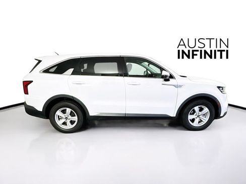 Used 2023 Kia Sorento LX FWD image 8