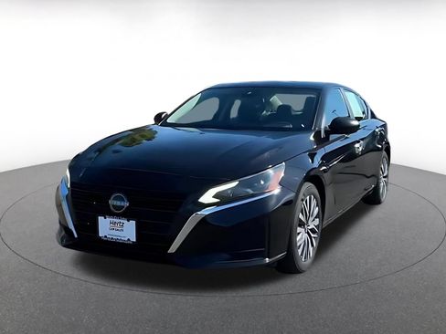 Used 2025 Nissan Altima 2.5 SV FWD image 5
