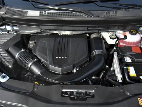 Used 2024 Chevrolet Traverse LT image 57