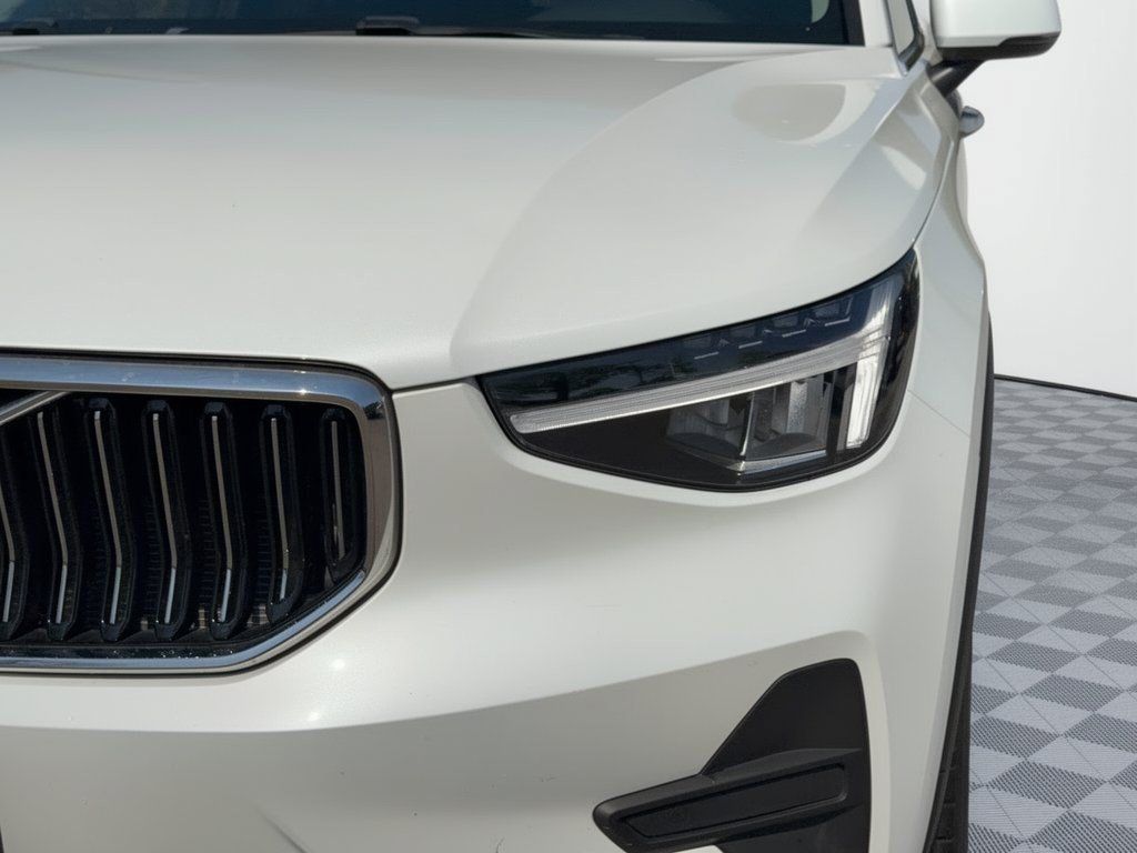 Used 2025 Volvo XC40 B5 Core AWD/4WD image 12
