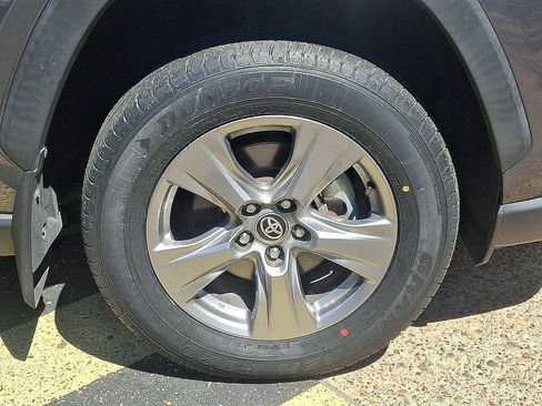 Used 2024 Toyota RAV4 XLE w/ Convenience Package FWD image 8