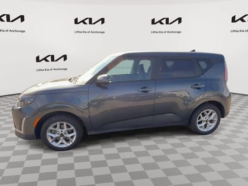 Used 2024 Kia Soul LX w/ Option Group 015 FWD image 4
