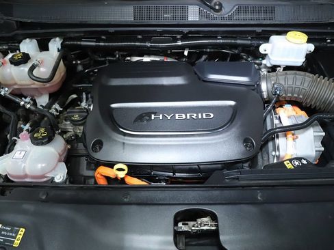 Used 2023 Chrysler Pacifica Touring-L FWD image 34