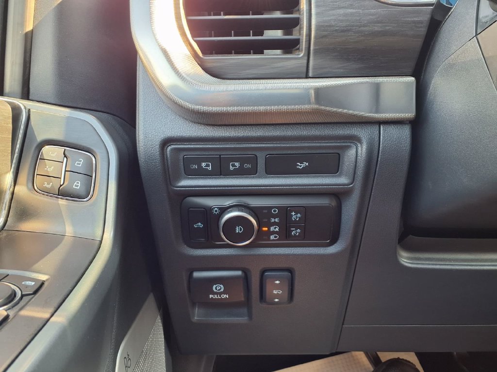 Used 2024 Ford F150 Lariat w/ Tow/Haul Package AWD/4WD image 13