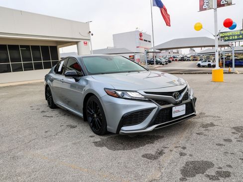 Used 2022 Toyota Camry XSE w/ Navigation Package image 5