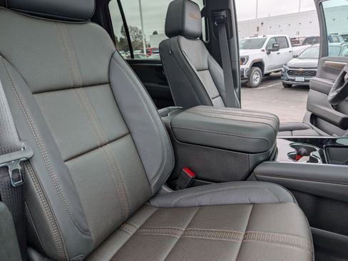 New 2026 Chevrolet Suburban High Country w/ Sun And Tow Package AWD/4WD image 30
