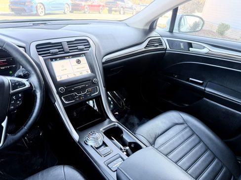 Used 2017 Ford Fusion SE w/ Equipment Group 602A image 26