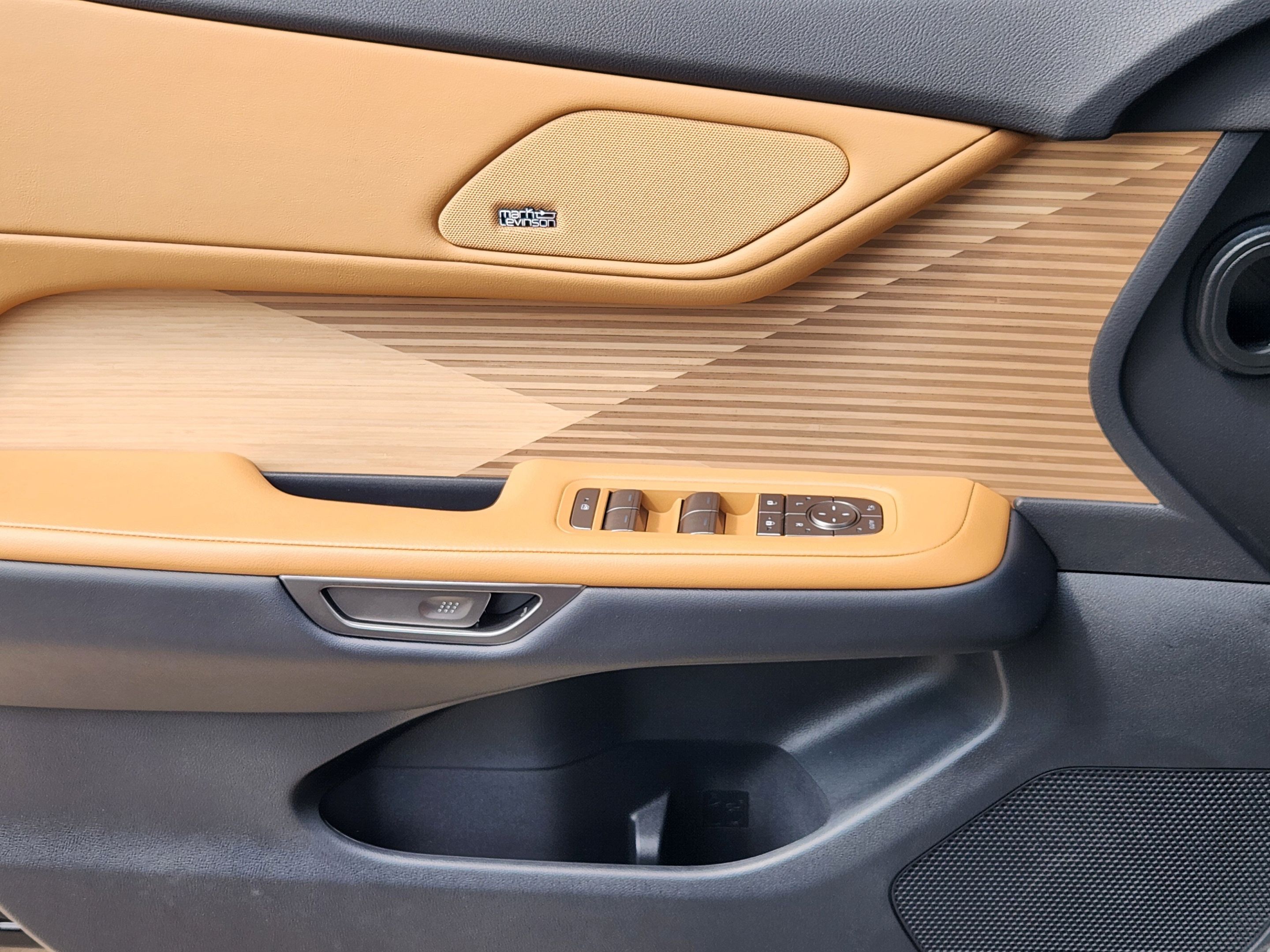 New 2026 Lexus ES 350e FWD image 14