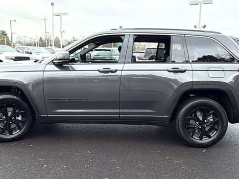New 2026 Jeep Grand Cherokee Altitude AWD/4WD image 5