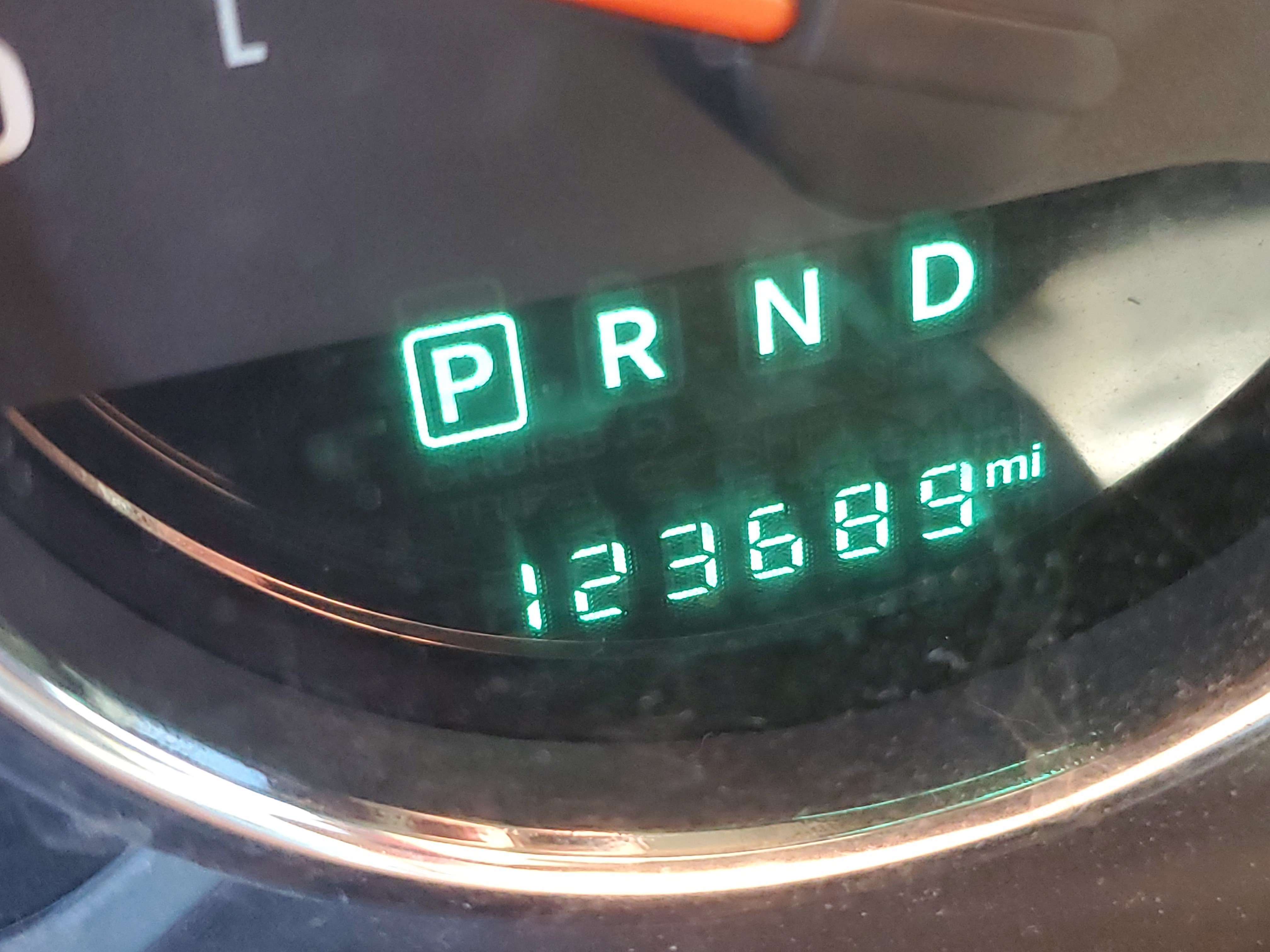 Used 2017 Jeep Wrangler Sahara w/ Connectivity Group AWD/4WD image 19