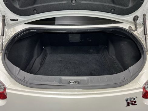 Used 2017 Nissan GT-R Premium image 37