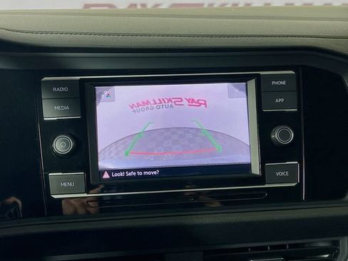 Used 2024 Volkswagen Jetta SE image 18