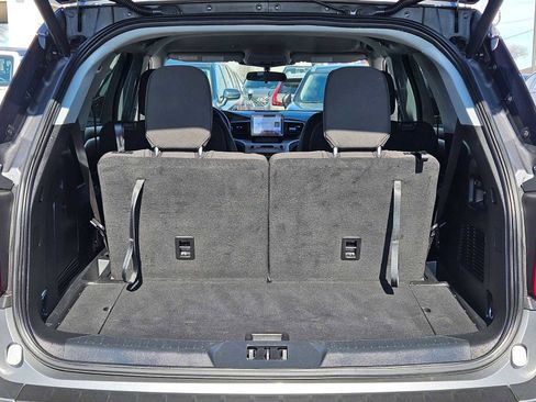 Used 2023 Ford Explorer XLT image 34