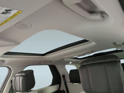 Certified 2025 Land Rover Discovery Dynamic SE image 12