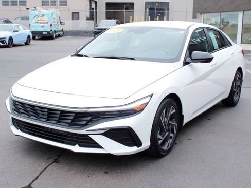 Certified 2025 Hyundai Elantra Sport FWD image 10