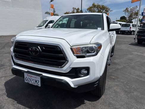 Used 2018 Toyota Tacoma SR5 AWD/4WD image 2