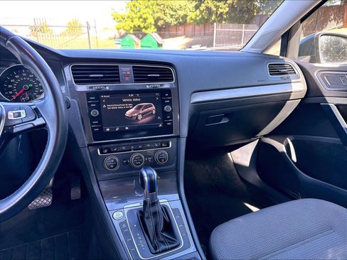 Used 2019 Volkswagen e-Golf SE w/ Driver Assistance Package FWD image 9