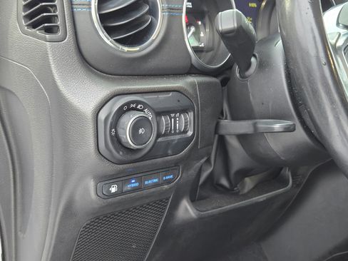 Used 2022 Jeep Wrangler Unlimited Rubicon 4xe w/ Steel Bumper Group AWD/4WD image 15