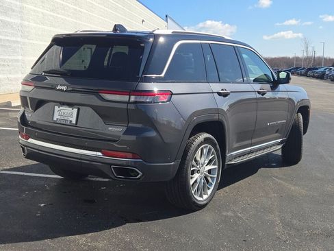 Used 2023 Jeep Grand Cherokee Summit w/ Luxury Tech Group V AWD/4WD image 10