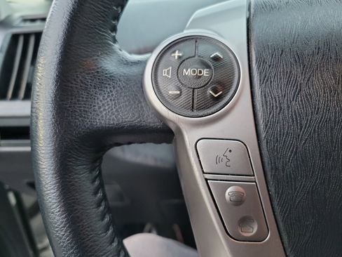 Used 2017 Toyota Prius V image 7