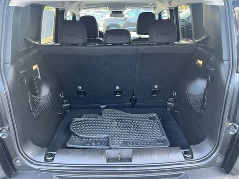 Used 2017 Jeep Renegade Altitude AWD/4WD image 9