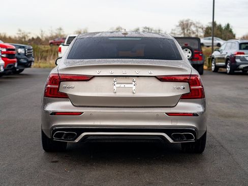 Used 2019 Volvo S60 T8 R-Design image 10