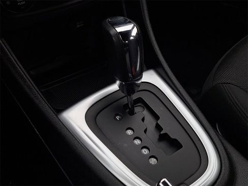 Used 2012 Dodge Avenger SXT image 30