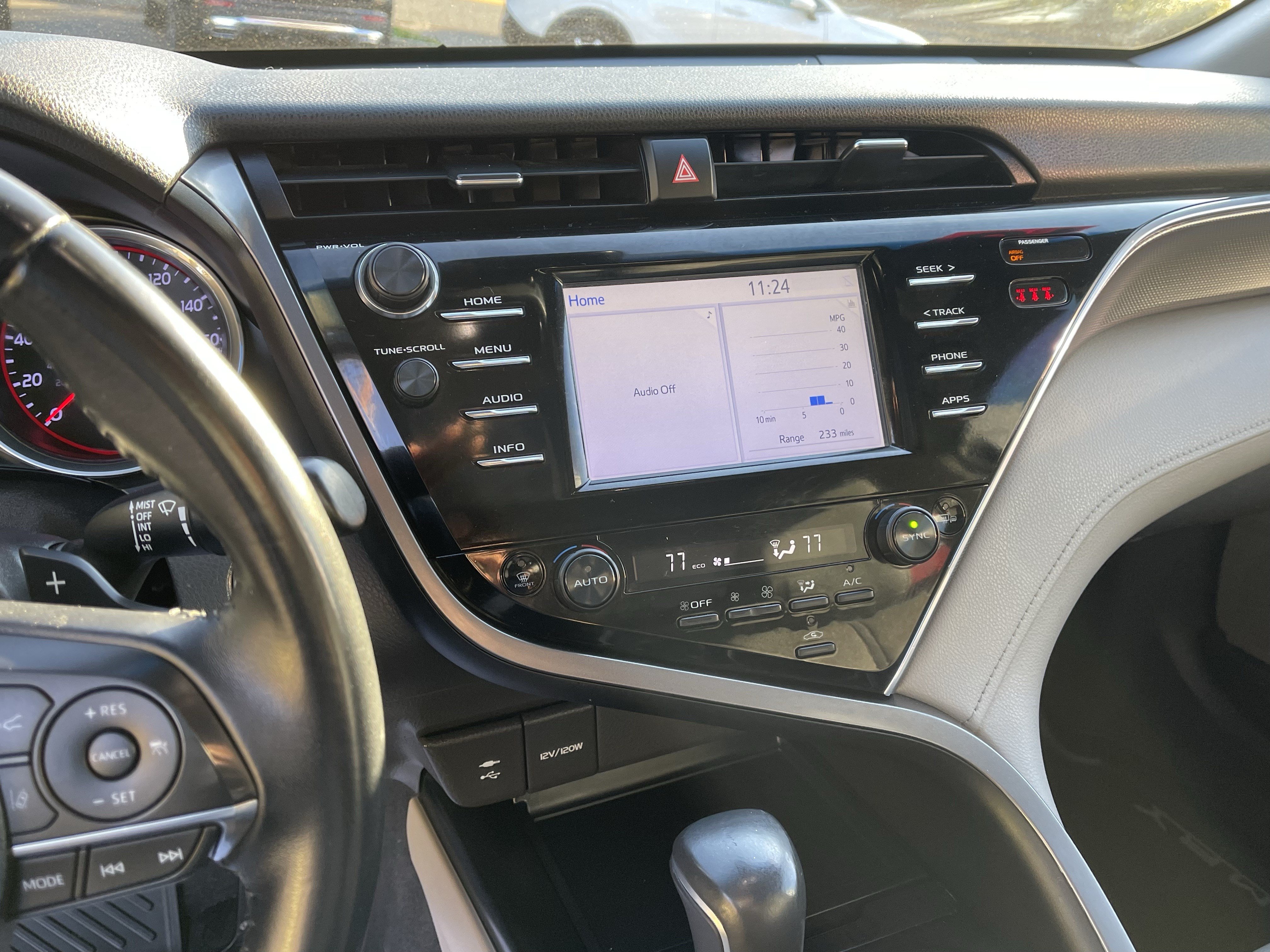 Used 2018 Toyota Camry XSE FWD image 23